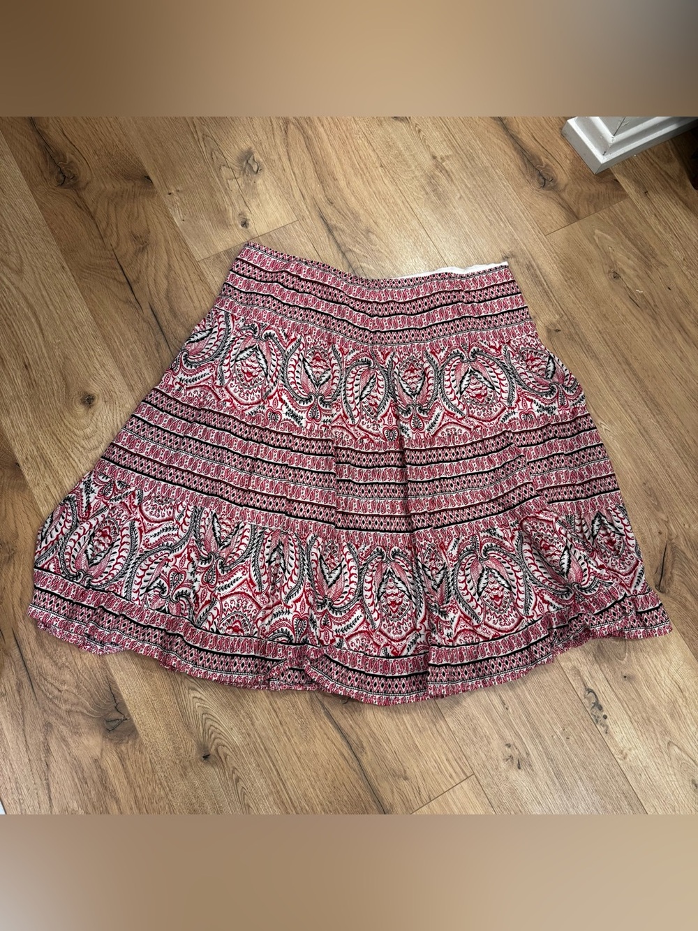Chaps White Top with Red & Black Paisley Print